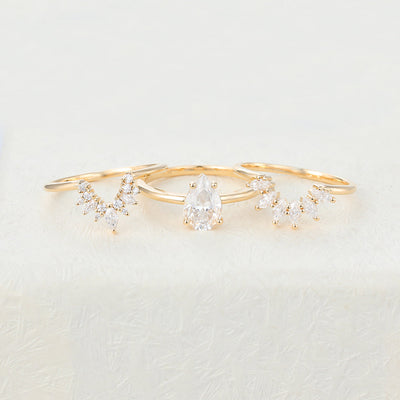 pear-moissanite-solitaire-bridal-ring-set-1