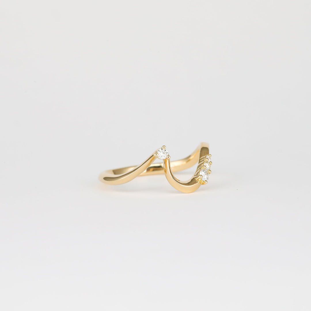 0.11 TCW Round Lab Grown Diamond Curved Wedding Band