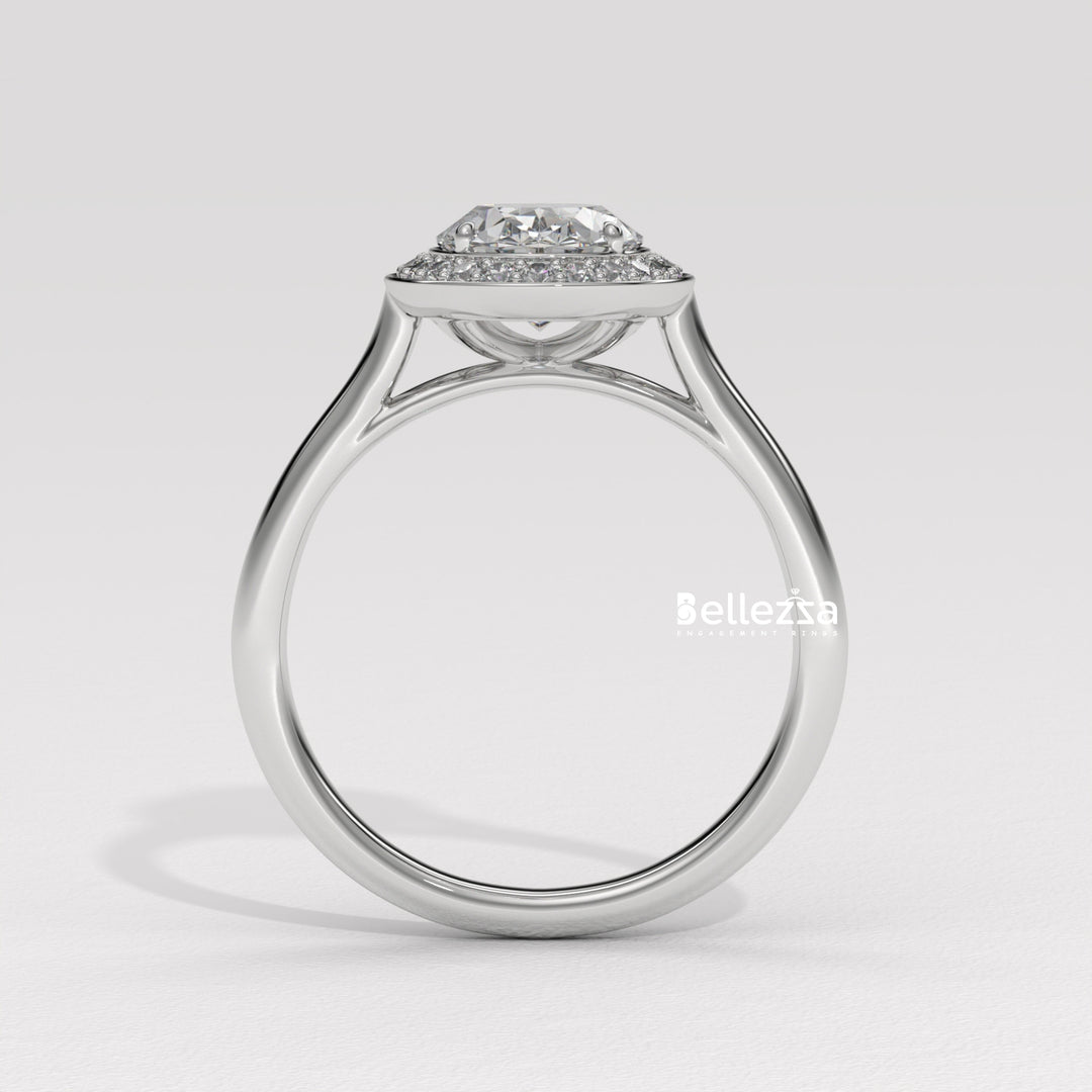 WHITE GOLD OVAL DIAMOND RING