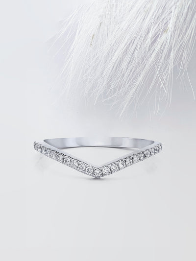 Round Cut Curved Diamond Wedding Band For Women