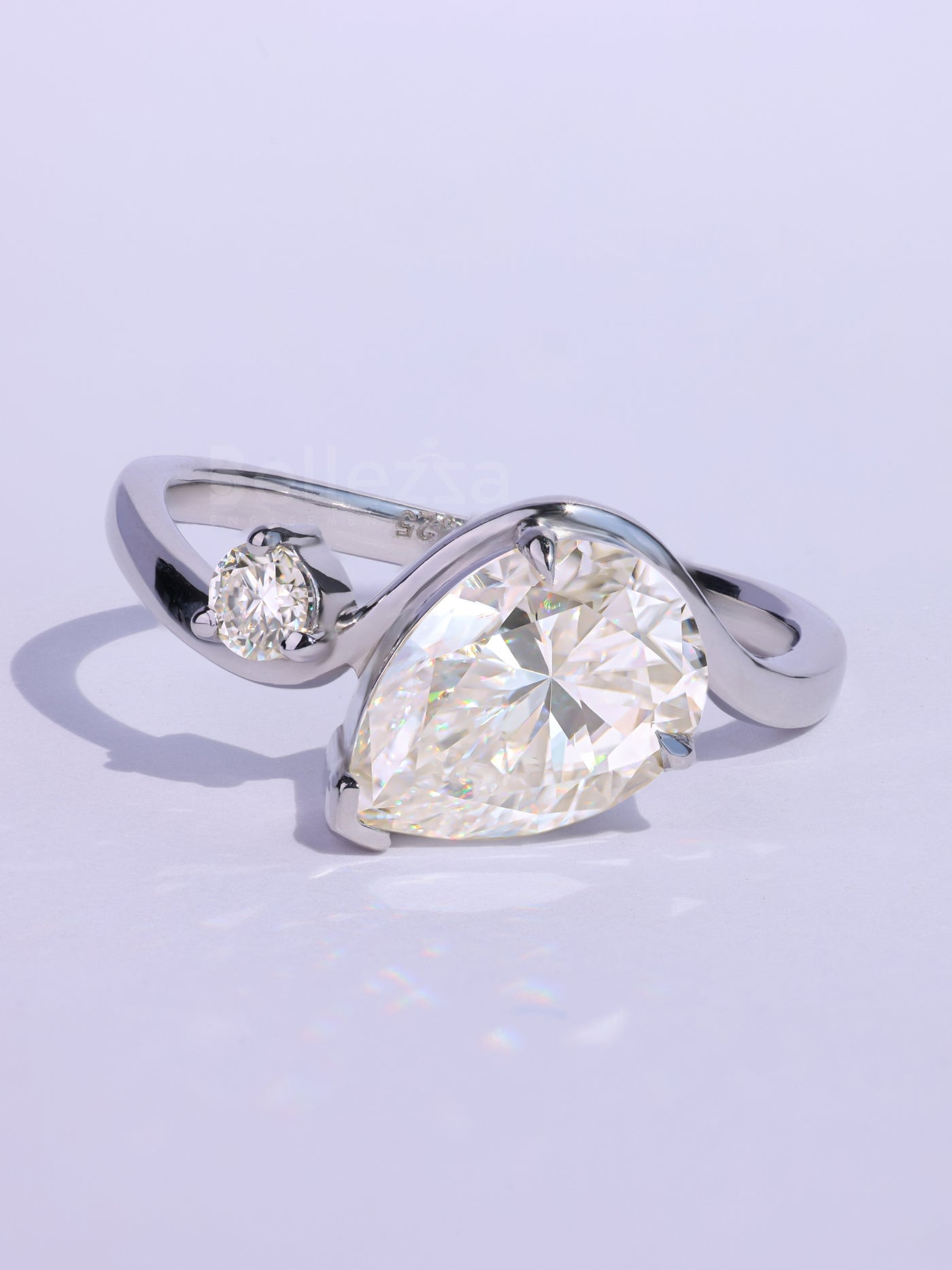 Pear & Round Cut Unqiue Curved Toi Et Moi Engagement Ring