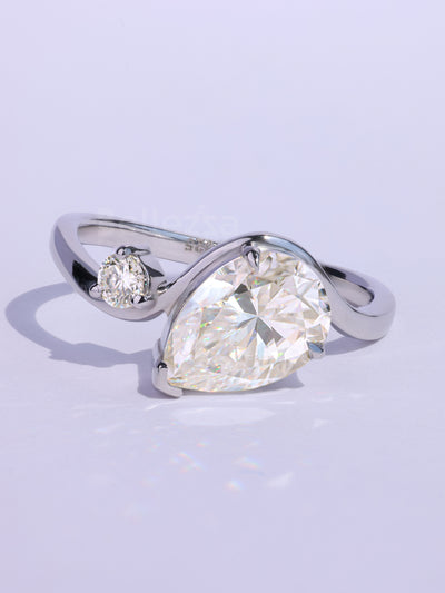 Pear & Round Cut Unqiue Curved Toi Et Moi Engagement Ring