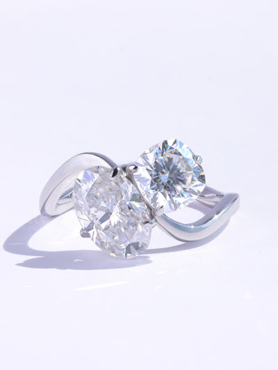 Oval & Cushion Cut Moissanite Curved Toi Et Moi Engagement Ring