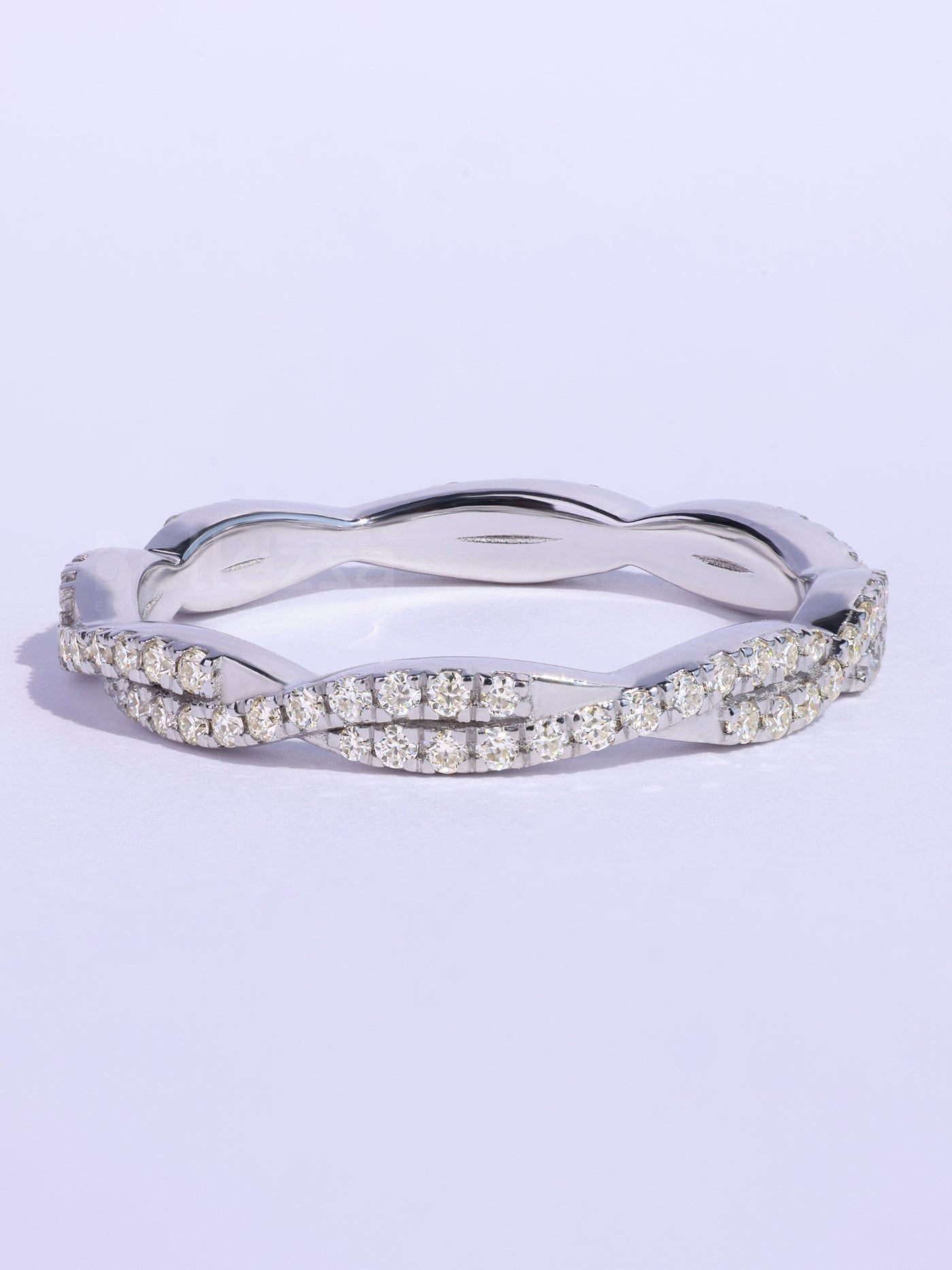 Round Cut Diamond Twisted Pave Setting Wedding Band