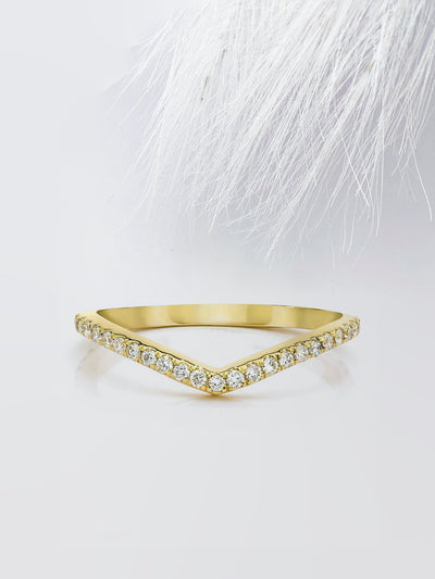 Round Cut Curved Diamond Wedding Band For Women