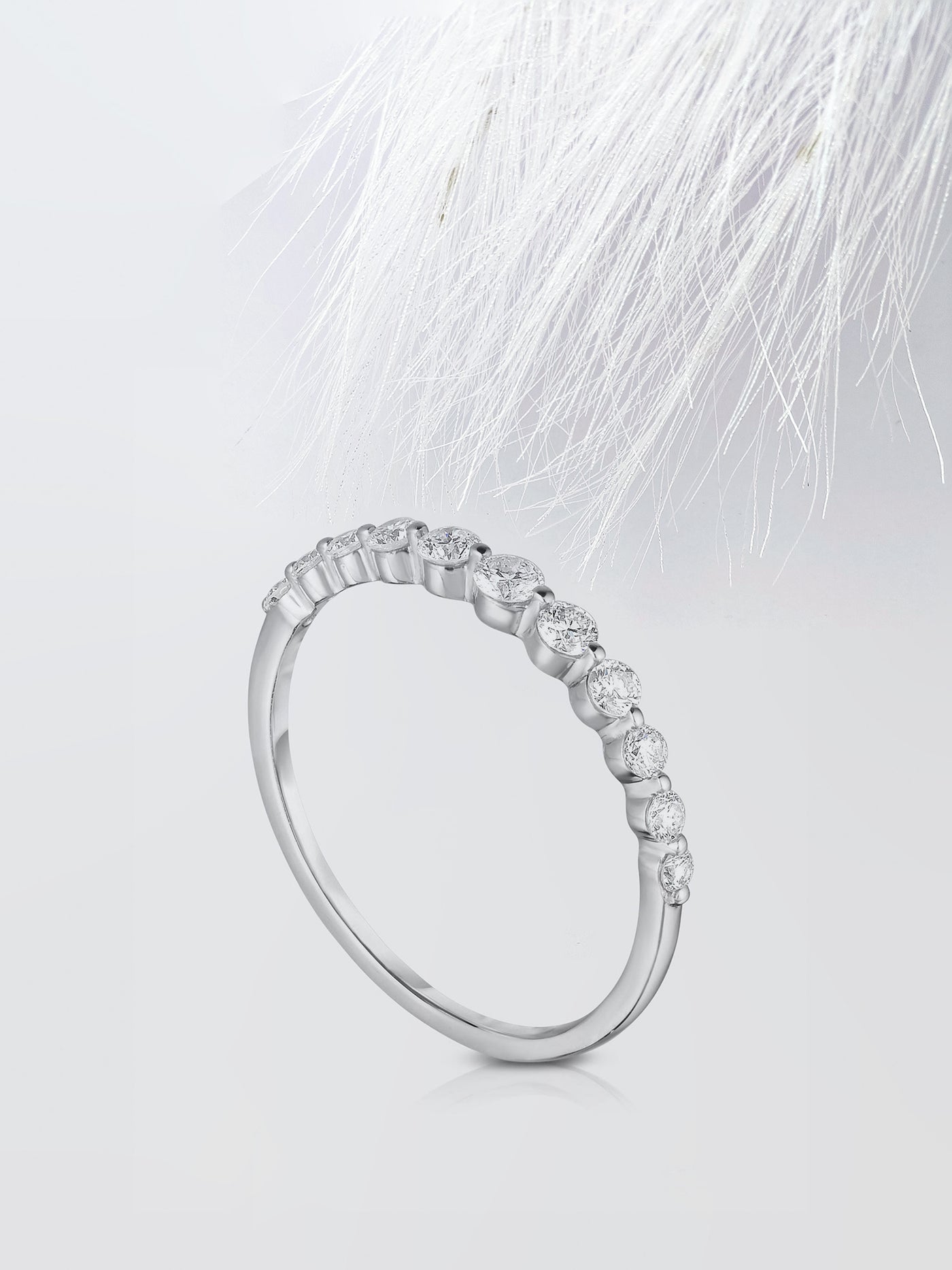 Round Cut Single Prong Diamond Wedding Band For Her