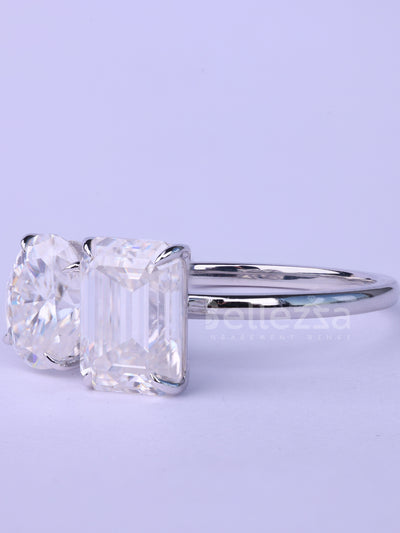 1.0CT Emerald & Oval Cut Classic Toi Et Moi Moissanite Engagment Ring