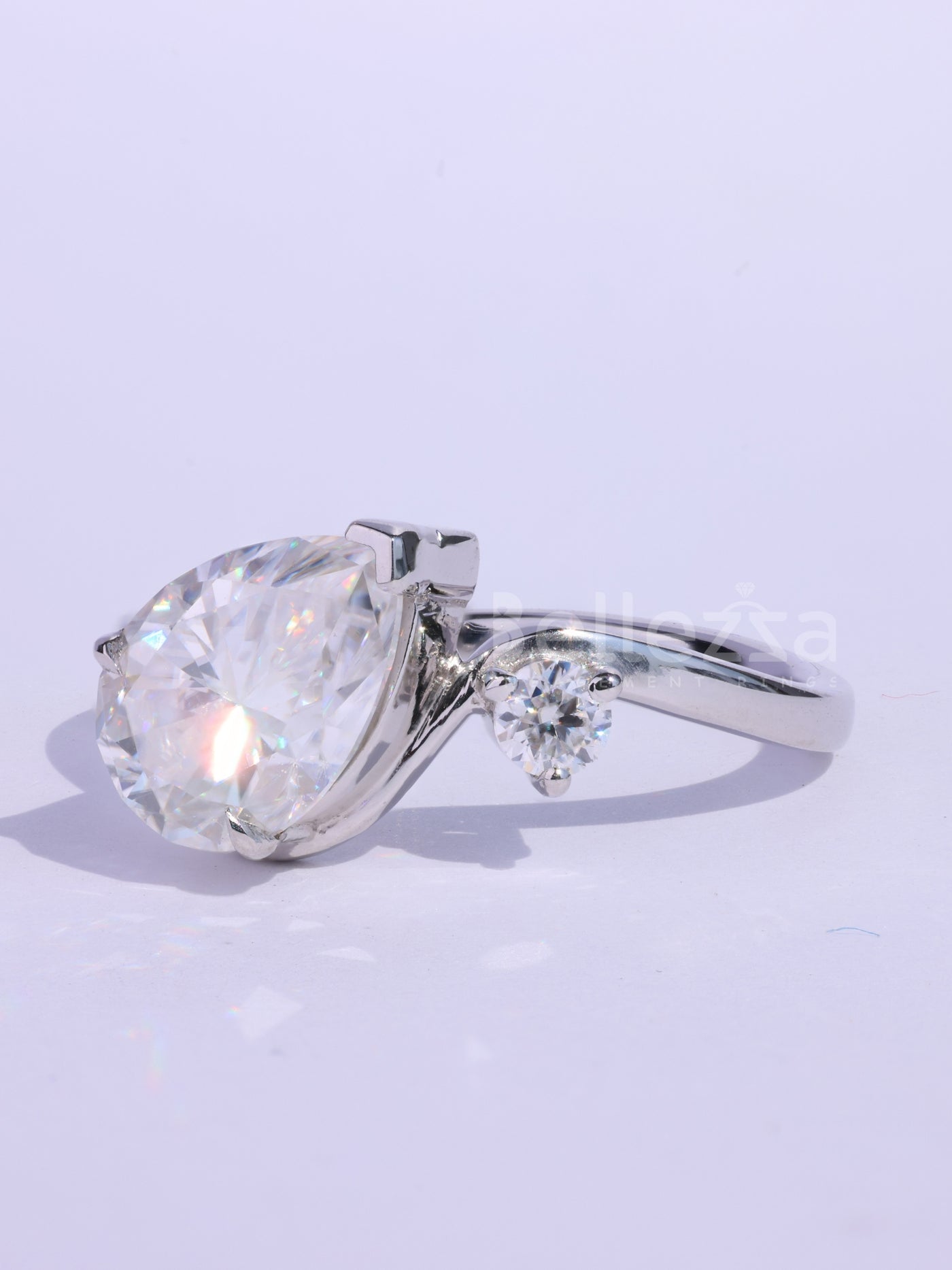 Pear & Round Cut Unqiue Curved Toi Et Moi Engagement Ring