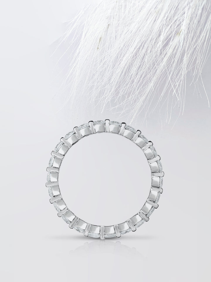 Round Cut Single Prong Diamond Wedding Band For Women