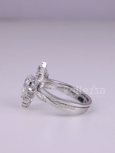 1.50CT Pear Cut Cluster Diamond Moissanite Bridal Ring Set