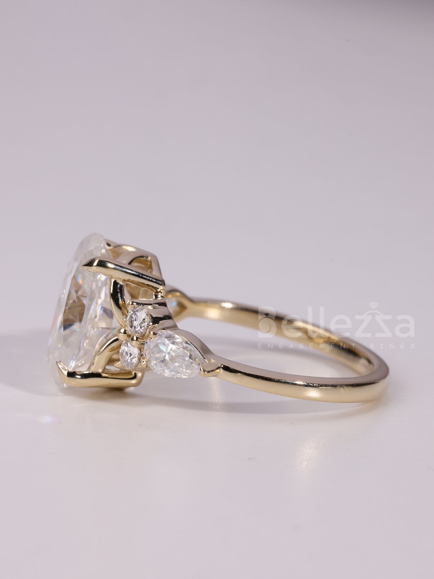 2.0CT-3.0CT Oval Cut Cluster Dimaond Moissanite Engagement Ring