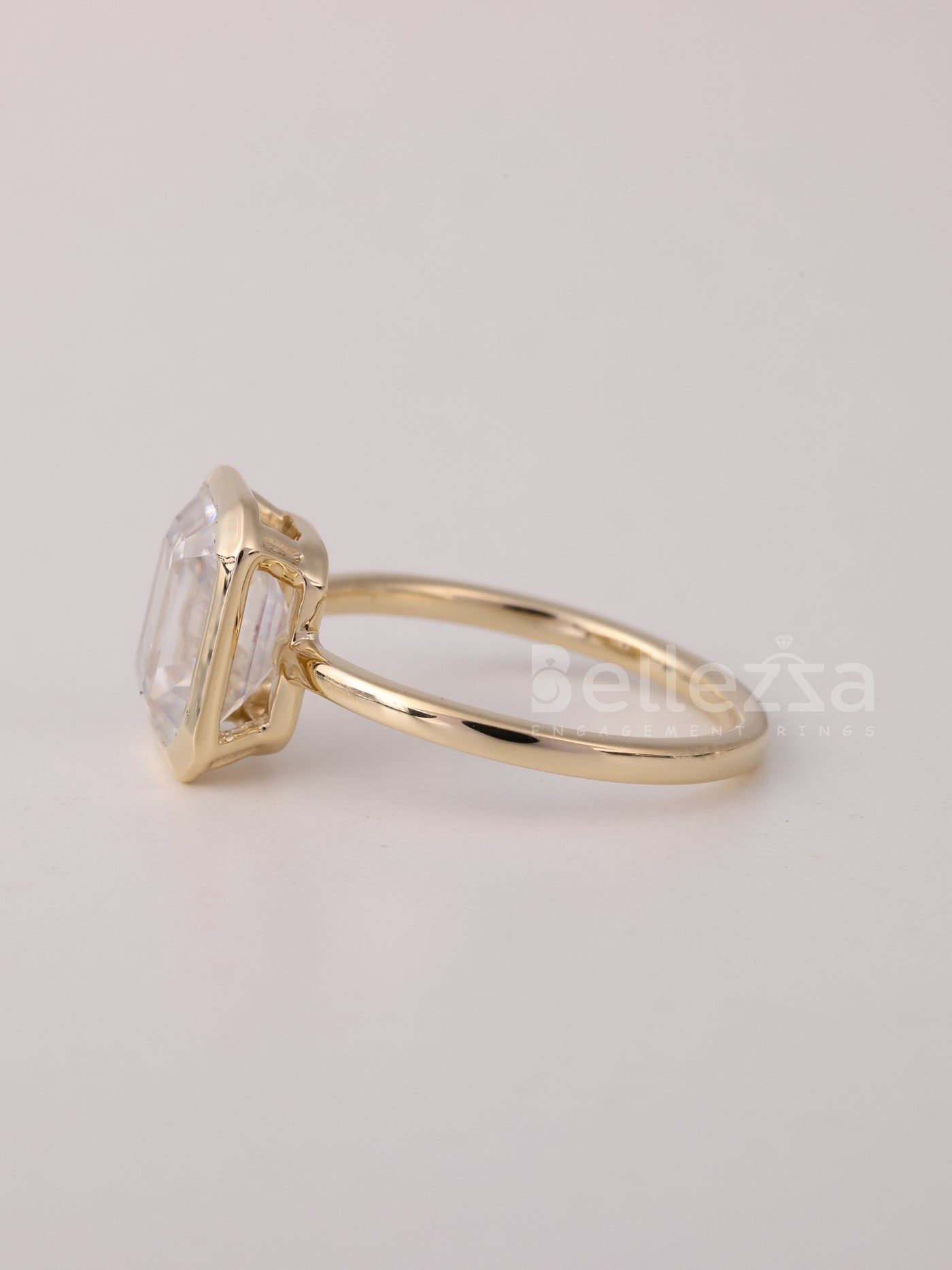 1.0CT-2.0CT Emerald Cut Bezel Setting Moissanite Engagement Ring