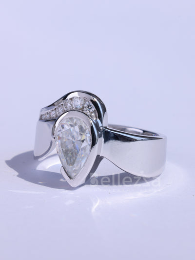 1.0CT Pear Cut Unique Moissanite Engagement Ring For Her