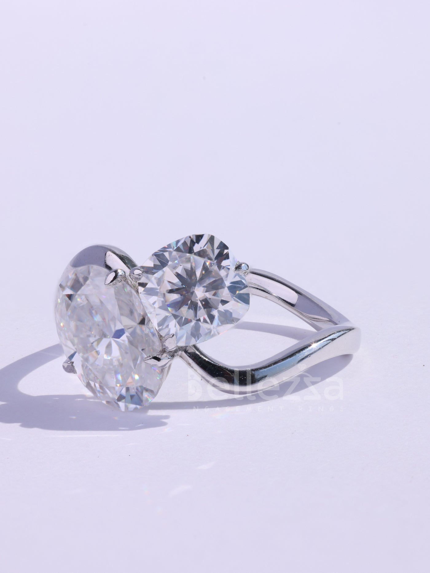 Oval & Cushion Cut Moissanite Curved Toi Et Moi Engagement Ring