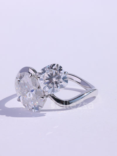 Oval & Cushion Cut Moissanite Curved Toi Et Moi Engagement Ring