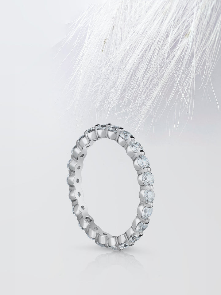 Round Cut Single Prong Diamond Wedding Band For Women