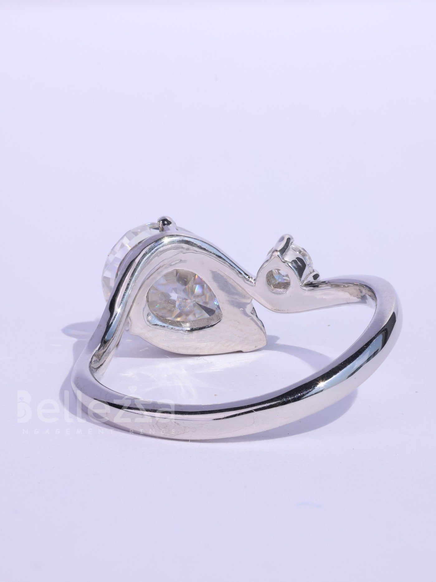 Pear & Round Cut Unqiue Curved Toi Et Moi Engagement Ring