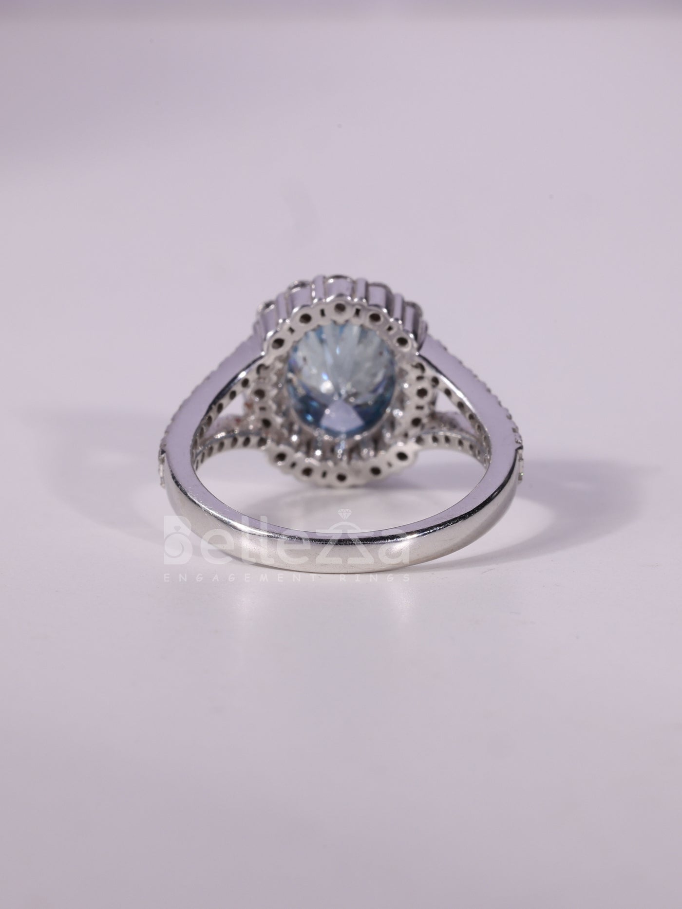 1.0CT-2.0CT Blue Oval Cut Diamond Halo Moissanite Engagement Ring