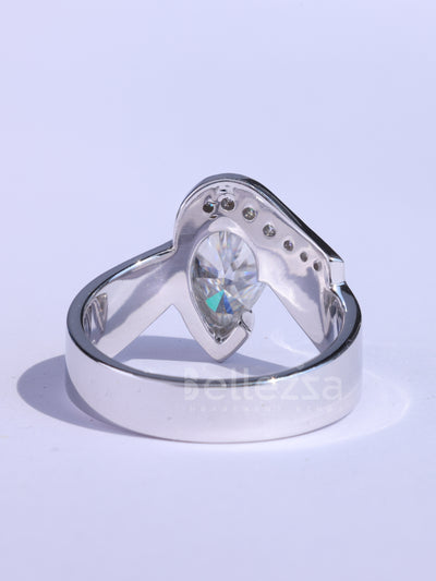 1.0CT Pear Cut Unique Moissanite Engagement Ring For Her