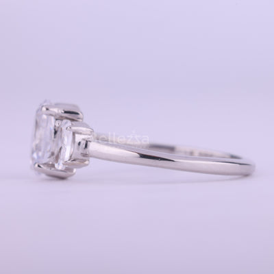 1.0CT Oval Cut Three Stone Moissanite Engagement Ring