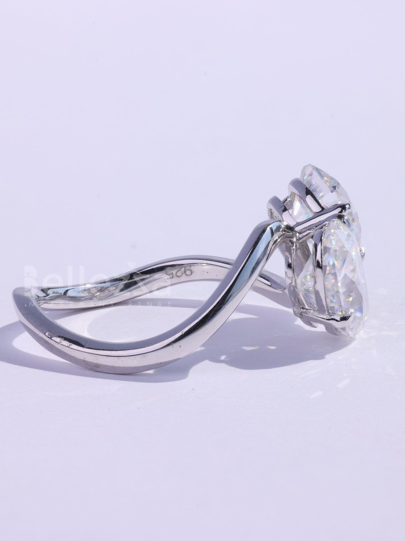 Oval & Cushion Cut Moissanite Curved Toi Et Moi Engagement Ring