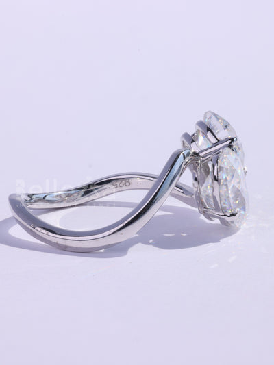Oval & Cushion Cut Moissanite Curved Toi Et Moi Engagement Ring