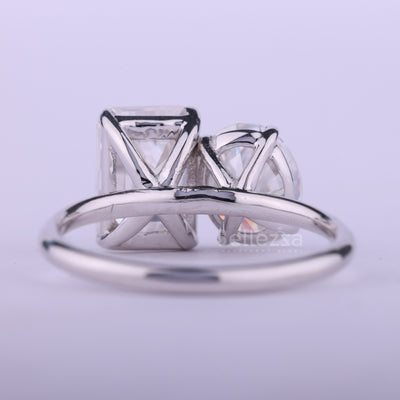 1.50CT Emerald & Oval Cut Diamond Moissanite Toi Et Moi Engagement Ring