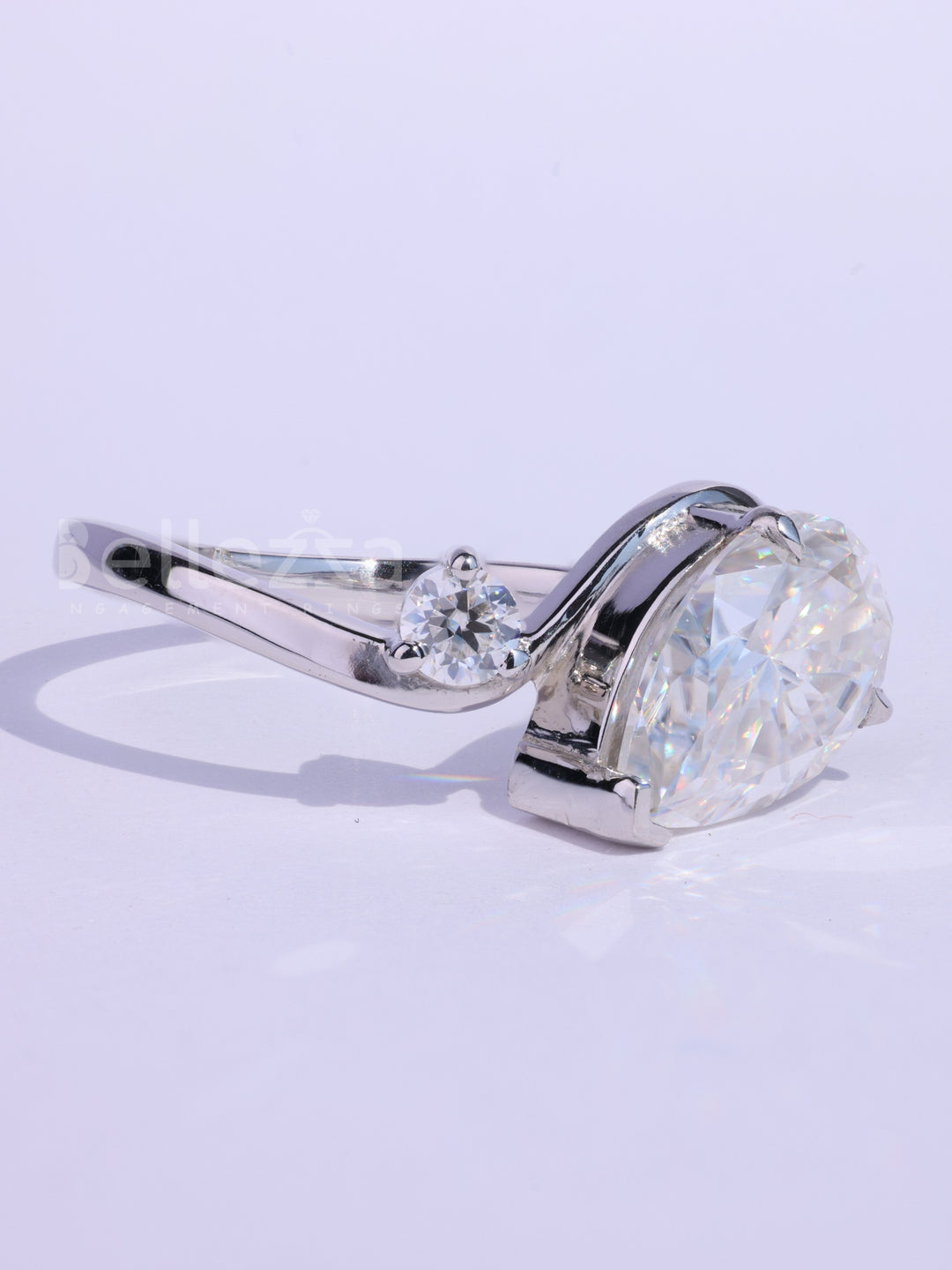 Pear & Round Cut Unqiue Curved Toi Et Moi Engagement Ring