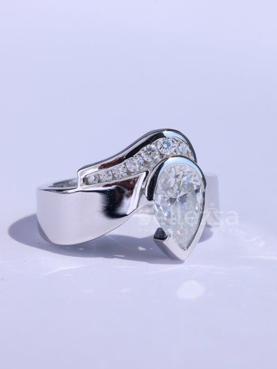 1.0CT Pear Cut Unique Moissanite Engagement Ring For Her