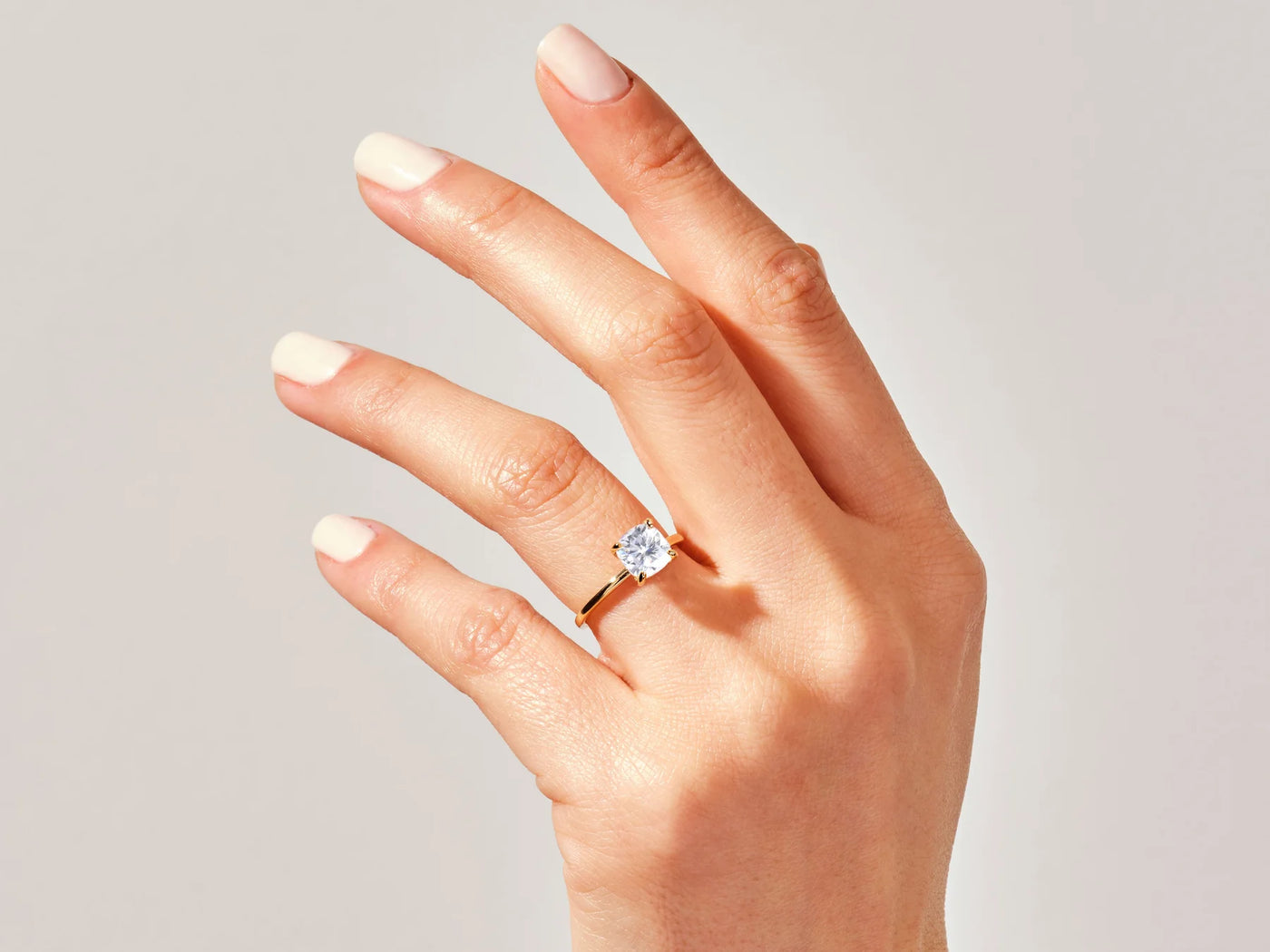 2.0CT Cushion Cut Solitaire Diamond Moissanite Engagement Ring