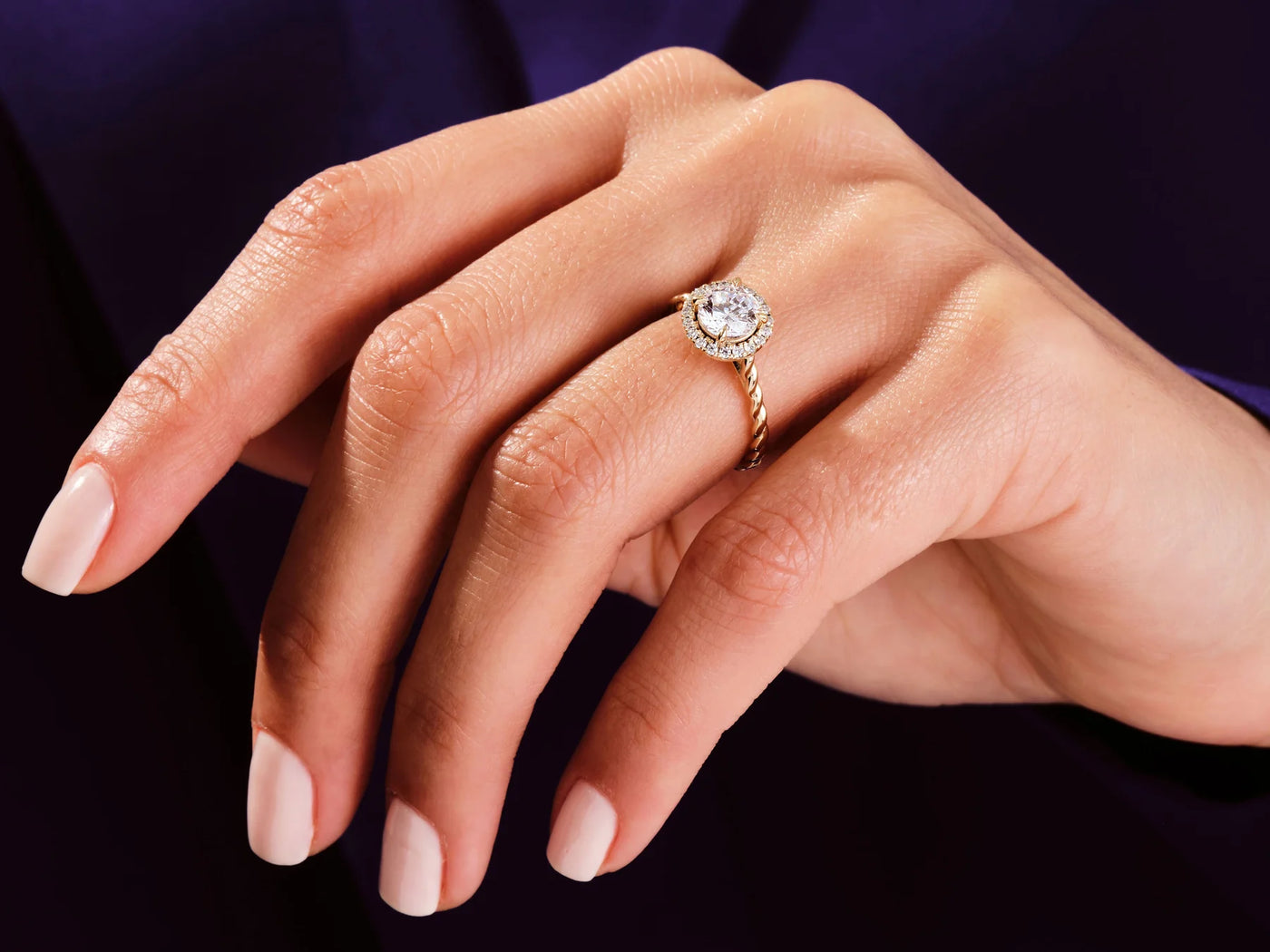 1.0CT Round Brilliant Diamond Halo Setting Moissanite Engagement Ring