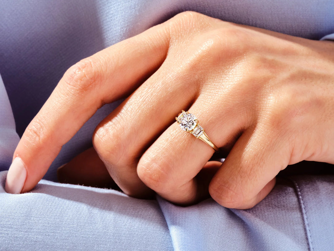 1.0CT Round Cut Diamond Three Stone Setting Moissanite Engagement Ring