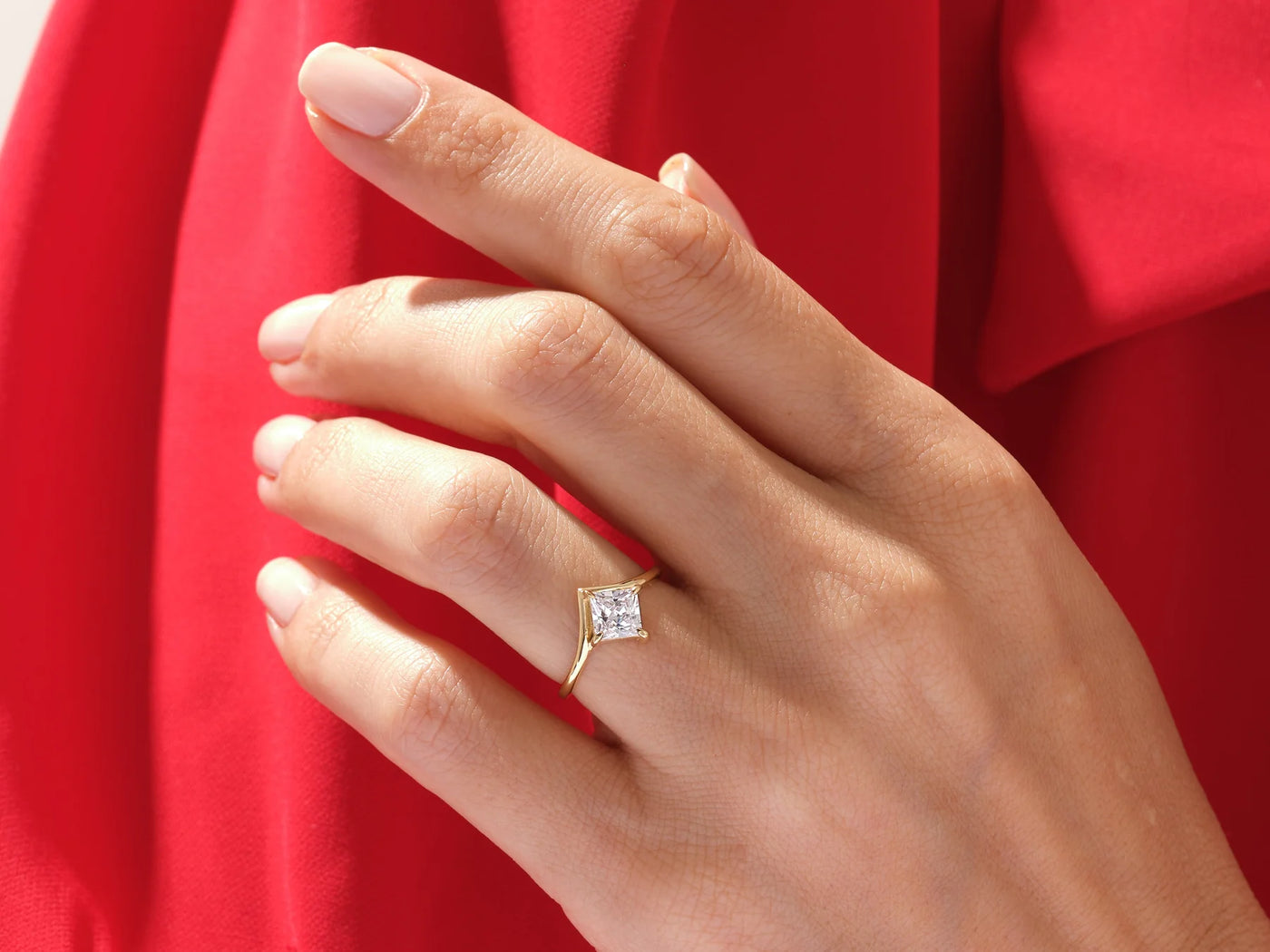 1.0CT Princess Diamond Curved Solitaire Moissanite Engagement Ring