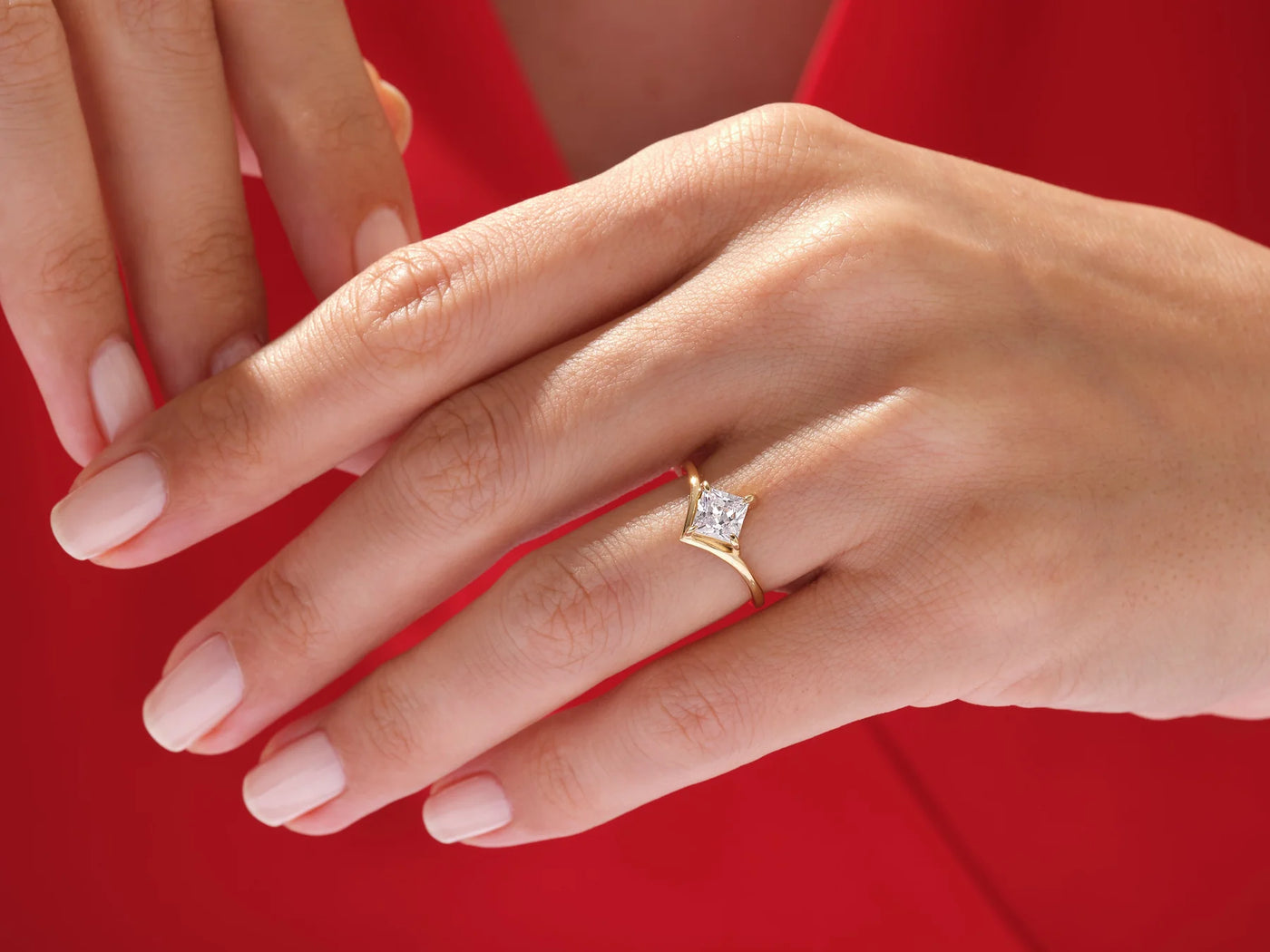 1.0CT Princess Diamond Curved Solitaire Moissanite Engagement Ring