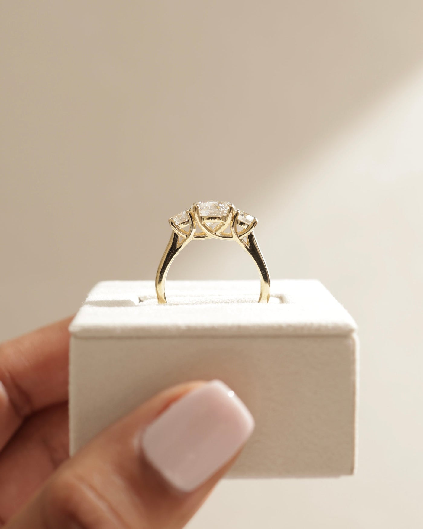 1.0 CT Round Brilliant Diamond Three Stone Moissanite Engagement Ring