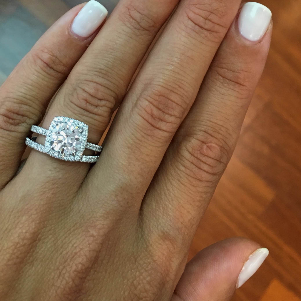 2.0 CT Round Shaped  F-VS CVD Diamond Bridal Set With Halo & Pave Setting