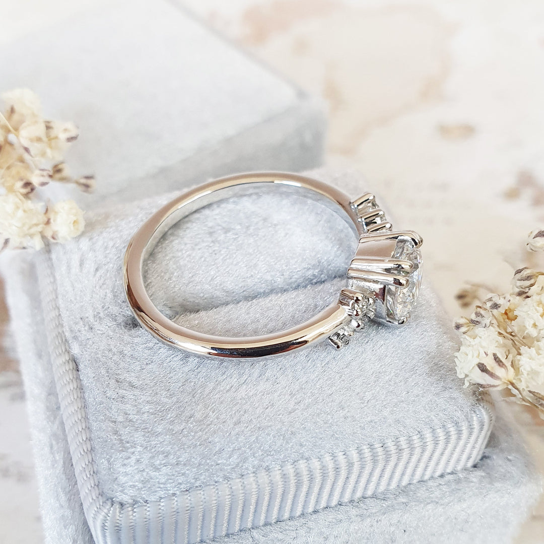 1.0-3.0 CT Round Cluster Style Lab Grown Diamond Engagement Ring