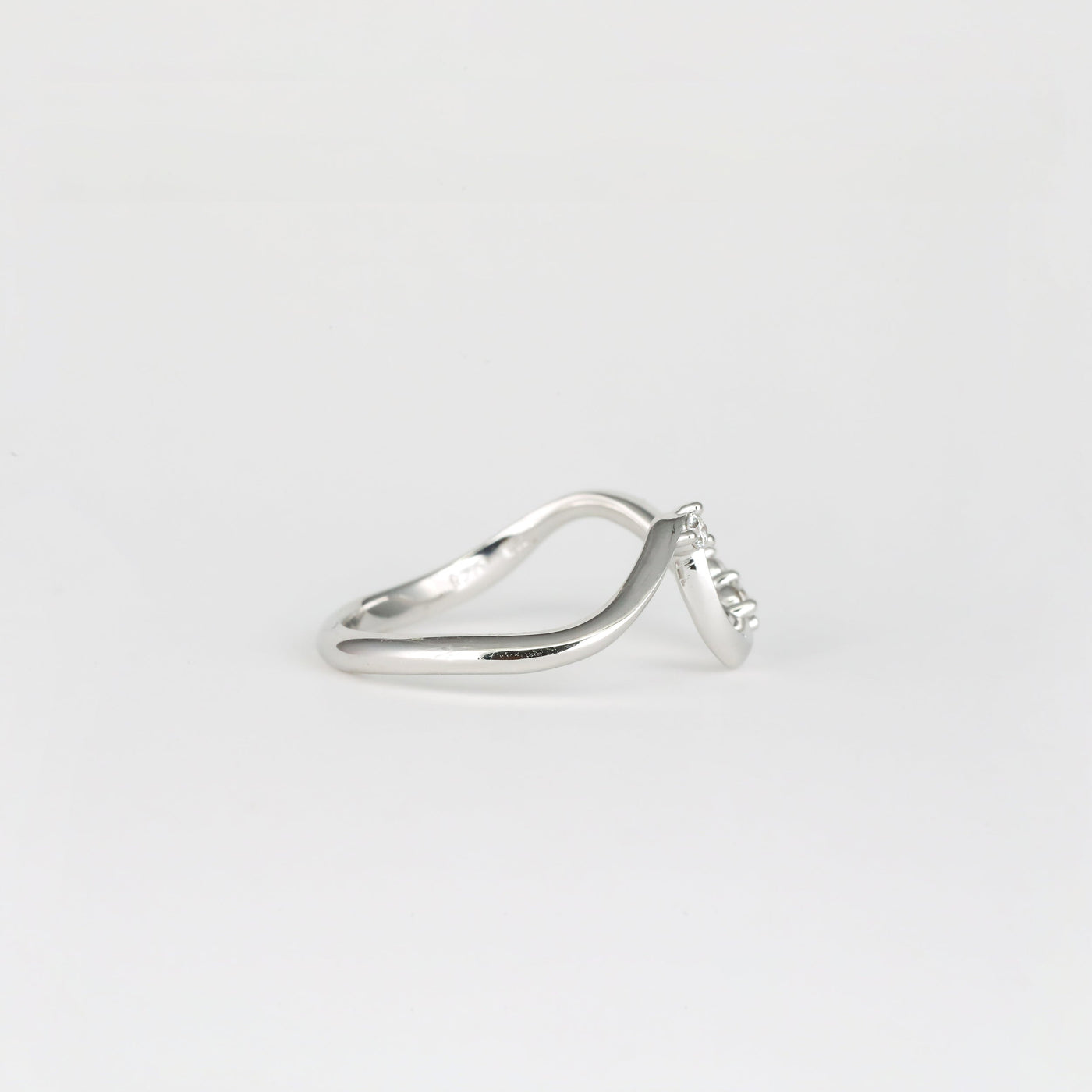 0.11 TCW Round Lab Grown Diamond Curved Wedding Band