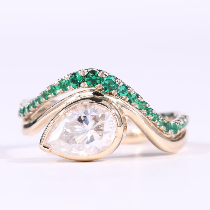 1.0CT East-West Pear Cut Unqiue Curved Green Gemstone Bridal Ring Set