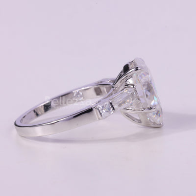 1.0CT Pear Cut Three Stone Moissanite Engagement Ring