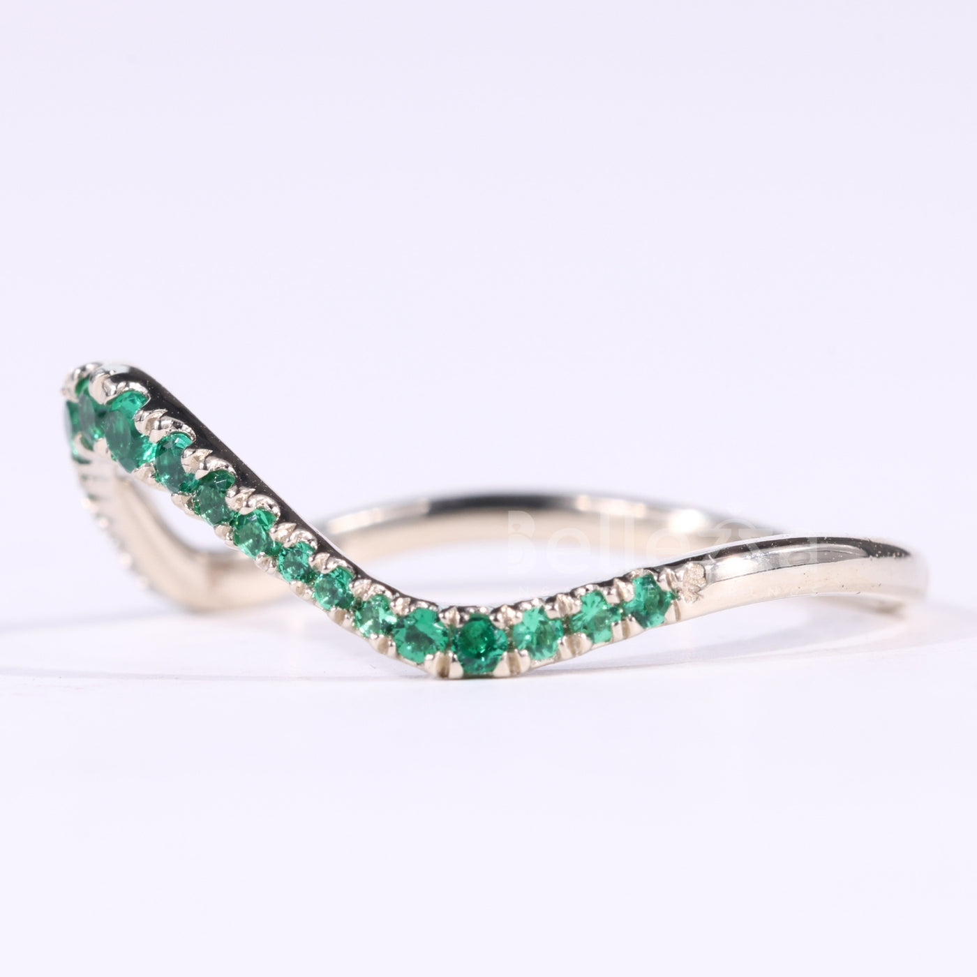 Round Cut Greem Gemstone Curved Moissanite Wedding Band