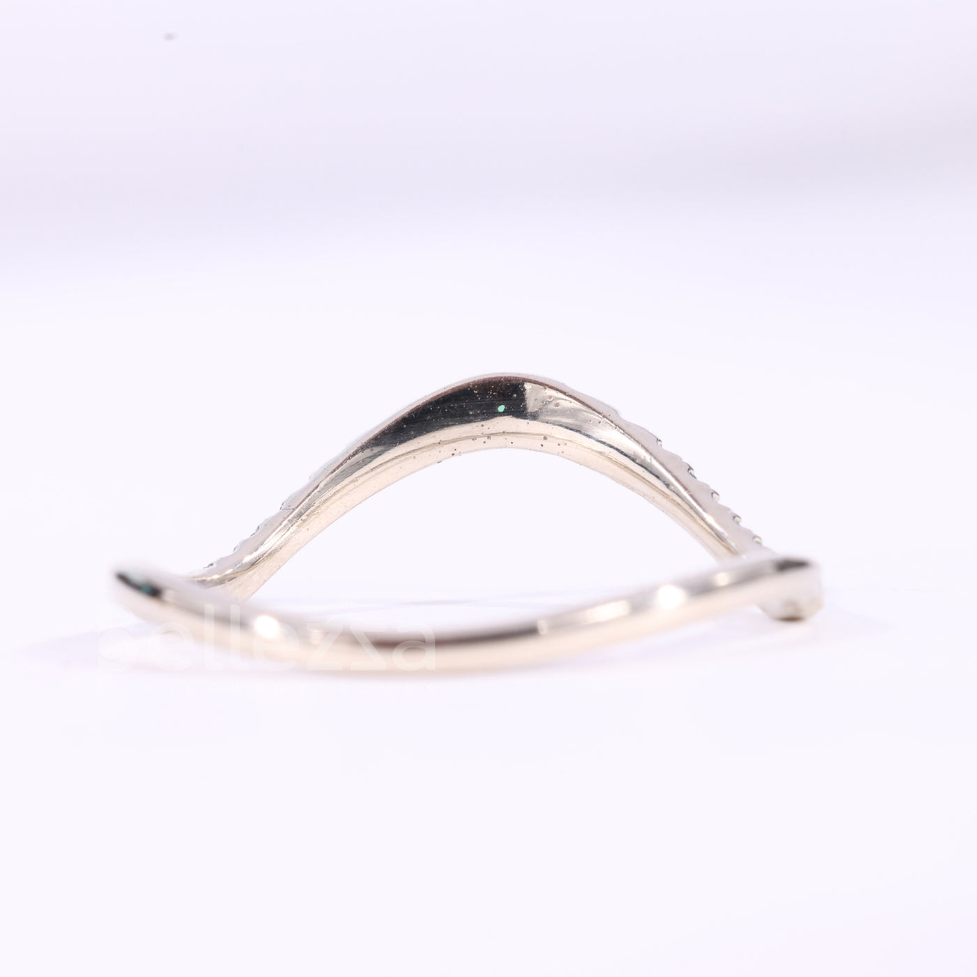 Round Cut Greem Gemstone Curved Moissanite Wedding Band