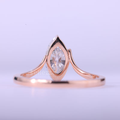 1.50CT Marquise Cut Diamond Unique Solitaire Engagement Ring