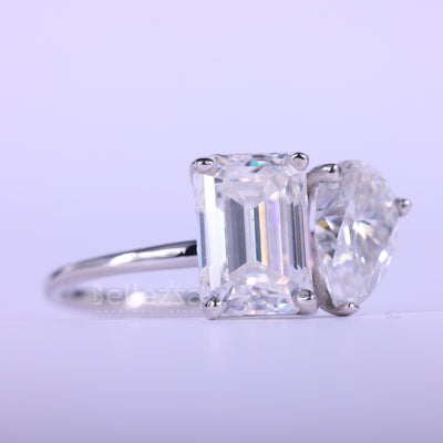 1.0CT Emerald & Pear Cut Toi Et Moi Moissanite Engagement Ring