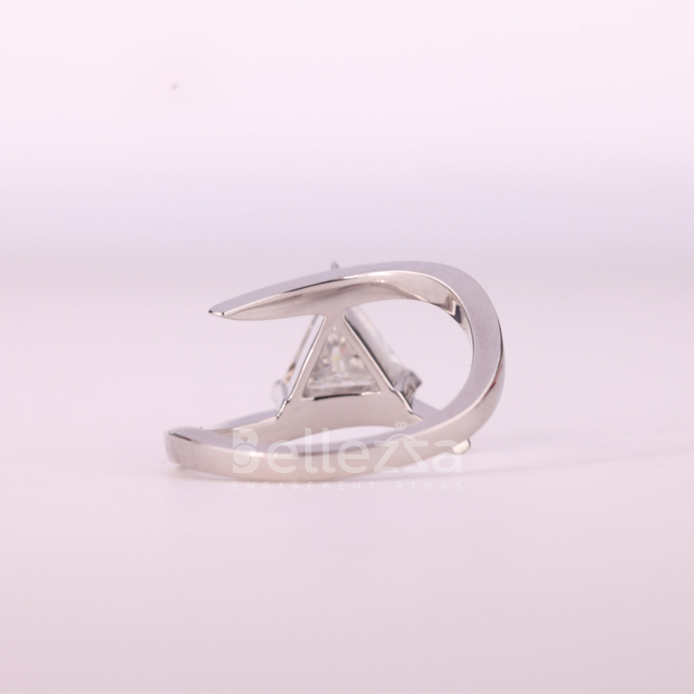 1.0CT Triangle Cut Diamond Unique Solitaore Engagement Ring