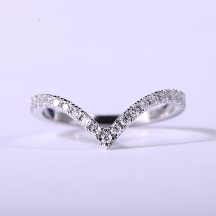 Round Cut Curved Moissanite Wedding Band