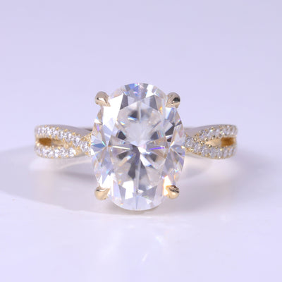 2.50CT-3.50CT Oval Cut Twisted Pave Setting Moissanite Engagement Ring