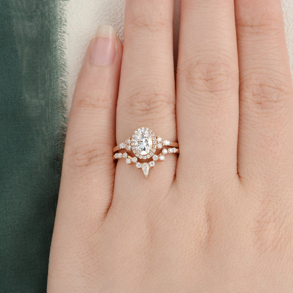 2-0-ct-oval-cut-cluster-halo-moissanite-bridal-ring-set