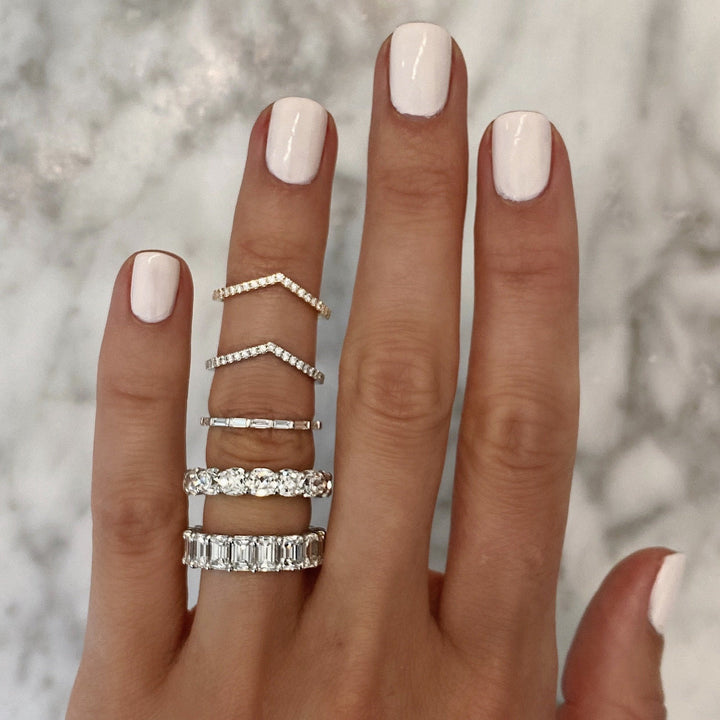 Round Cut Curved Diamond Wedding Band For Women