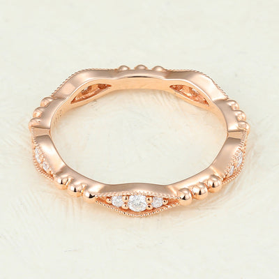 round-shaped-moissanite-vintage-style-wedding-band